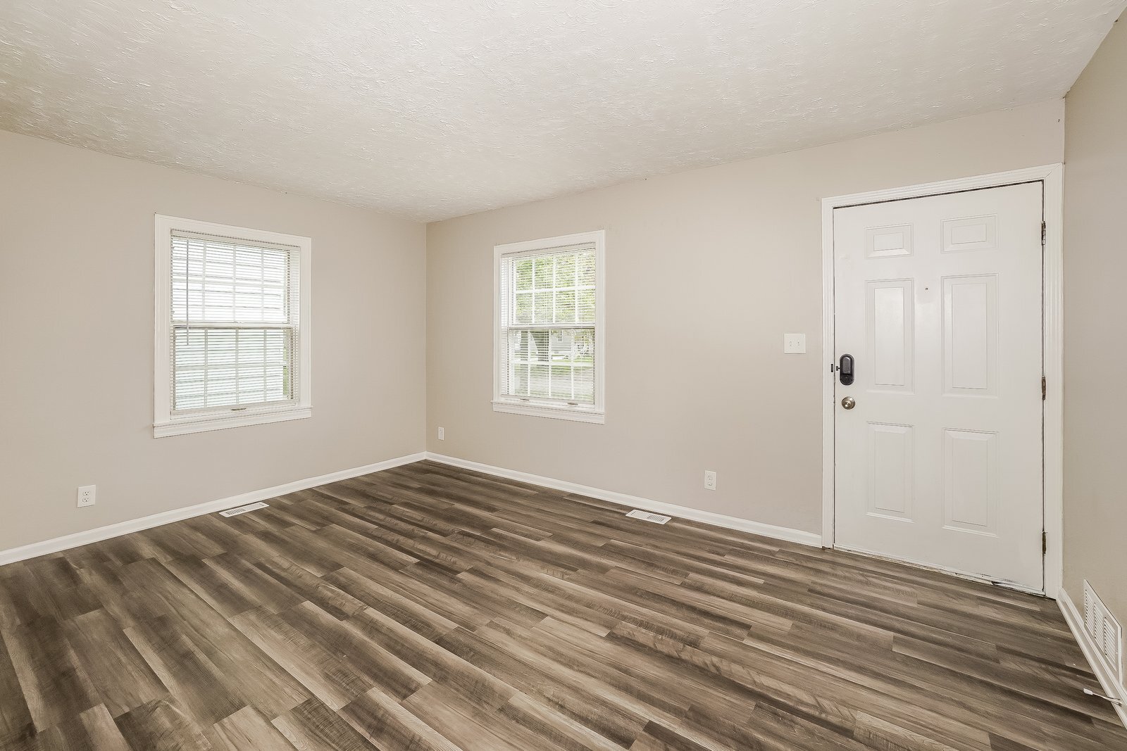 Building Photo - 3187 Lincoln St