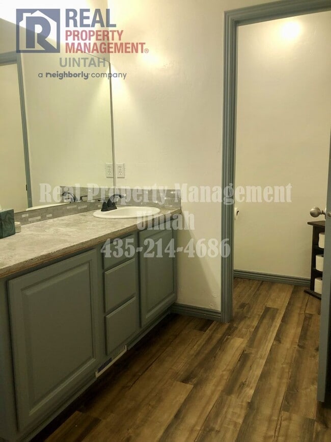 Building Photo - 3 Bed 2.5 Bath Townhome in Split Mountain.