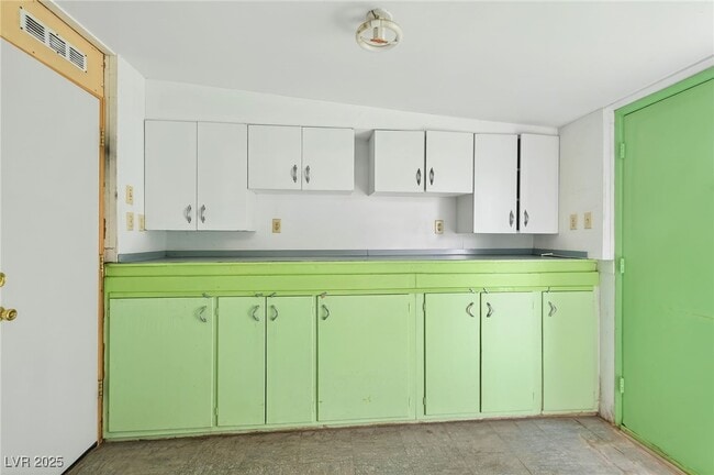 Building Photo - 572 Federal St