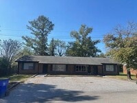 Building Photo - 3095 Brookside Dr NW