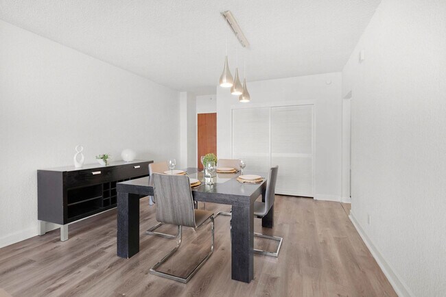 Building Photo - 4001 S Ocean Dr