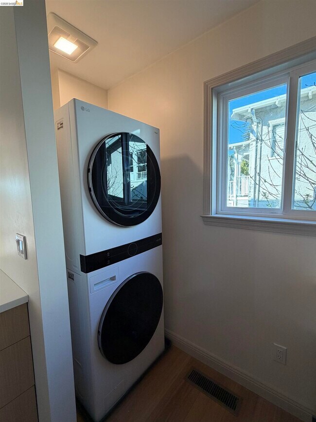 Building Photo - 83 Alamo Ave