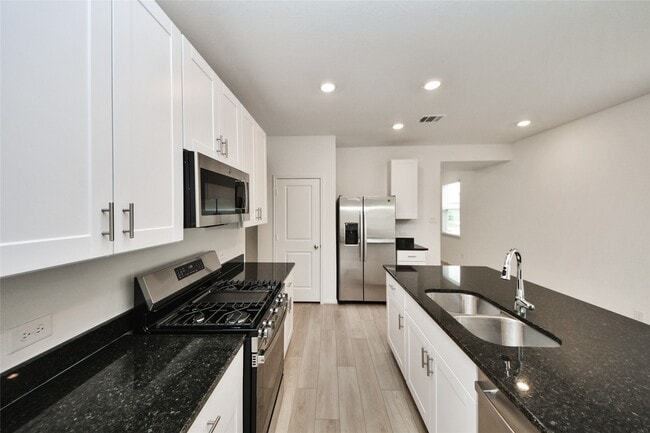 Building Photo - 18010 Whitetail Run Ln