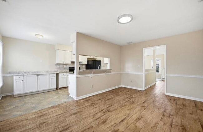 Building Photo - 5531 Old Guard Crescent