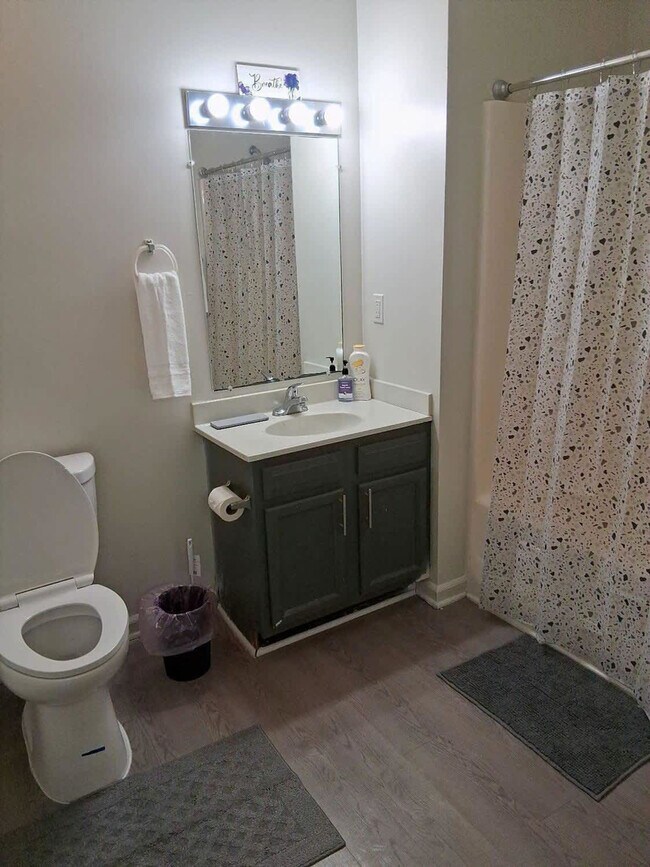 Building Photo - 1051 Southern Dr