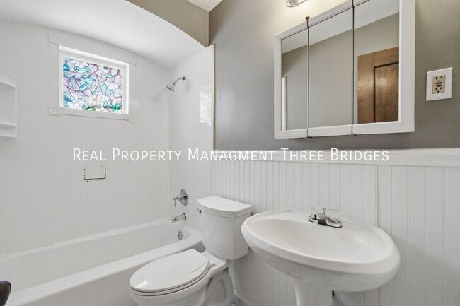 Building Photo - 249 S Hartnett Ave