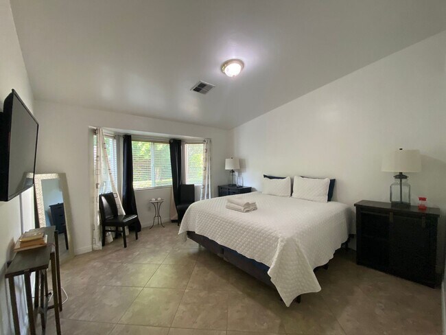 Building Photo - Gated Community of Grand Island in Seven Oaks 2 BD 2 BA Gorgeous House