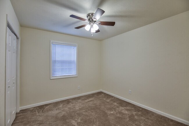 Building Photo - 1219 Crestview Ave