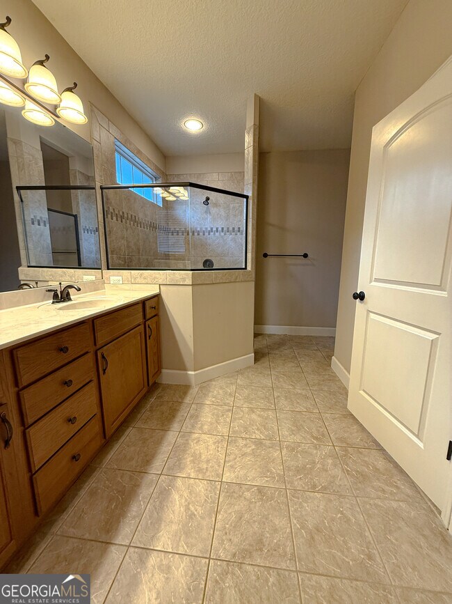 Building Photo - 102 Lexington Ln