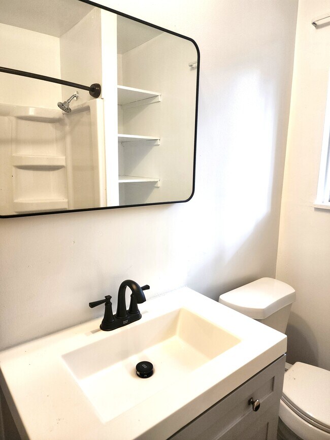 Building Photo - 3886 N West River Rd