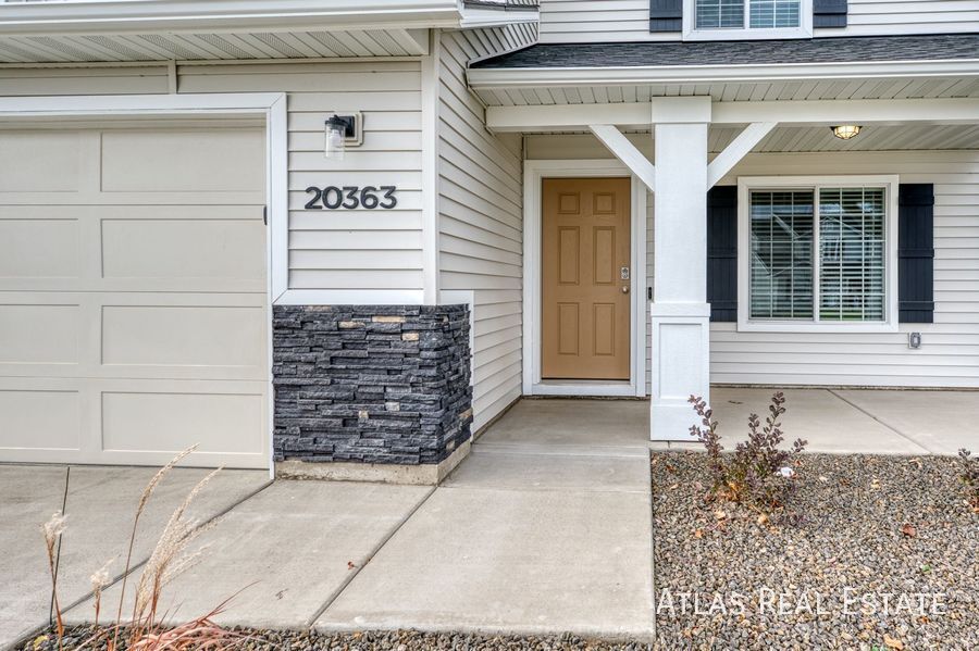 Building Photo - 20363 Stockbridge Way