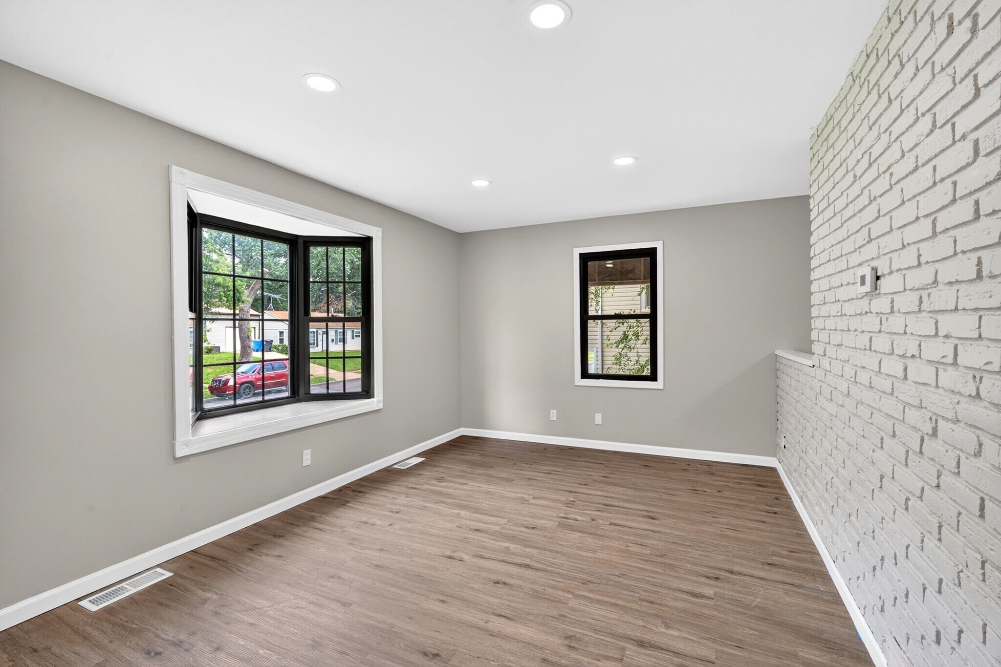 Building Photo - 2390 Teakwood Manor Dr