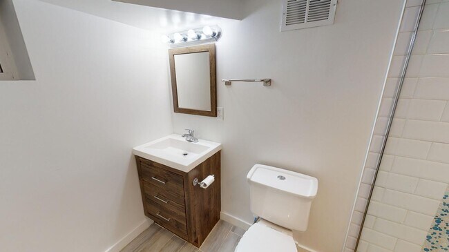 Building Photo - Recently updated Jefferson Park home with ...