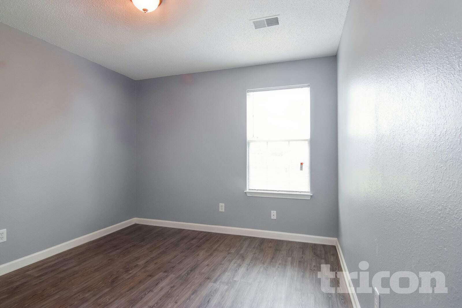 Building Photo - 255 Legend Oaks Dr