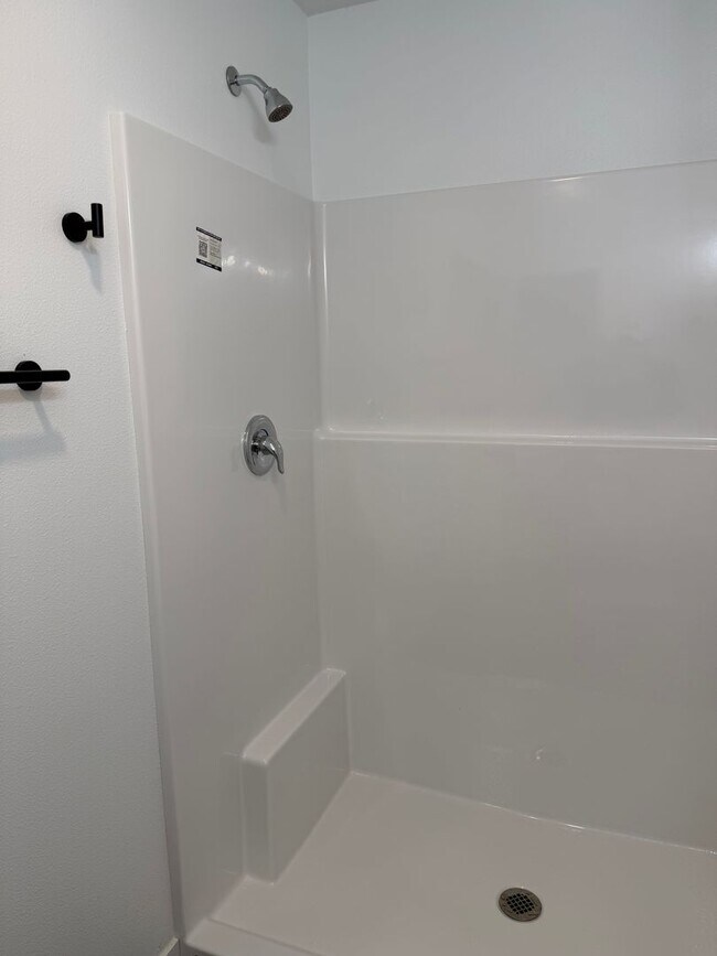 Building Photo - Brand new 3 bedroom 3 full bath townhouse in Thurston! $1,000 OFF YOUR FIRST MONTH'S RENT!