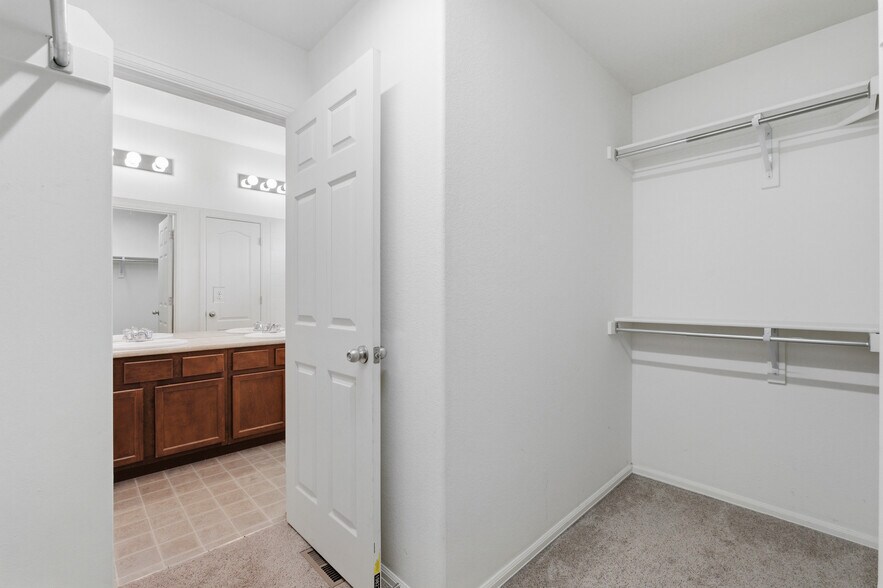 Building Photo - 25830 E Byers Pl