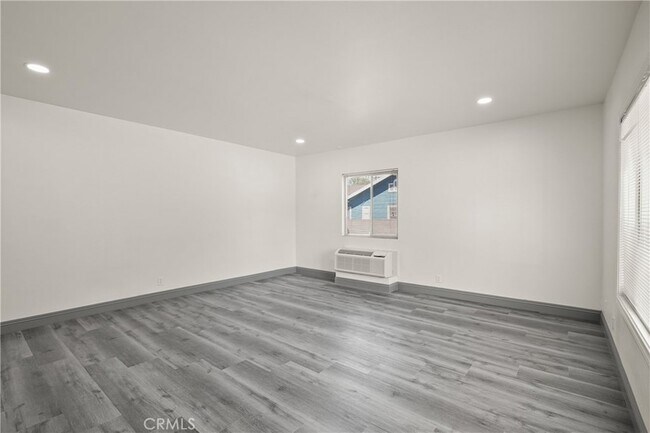 Building Photo - 14335 Hamlin St