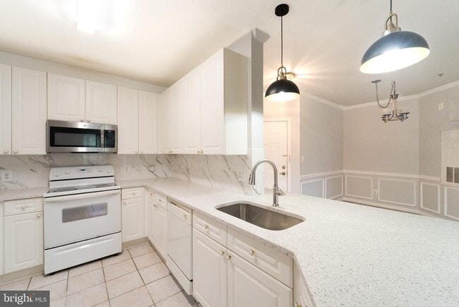 Building Photo - 8183 Carnegie Hall Ct