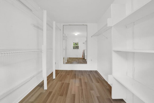 Building Photo - 1121 W Columbia Ave