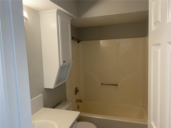 Building Photo - 415 S 20th St