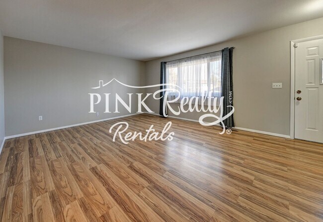 Building Photo - Nice 4 Bedroom Close to Peterson AFB and S...