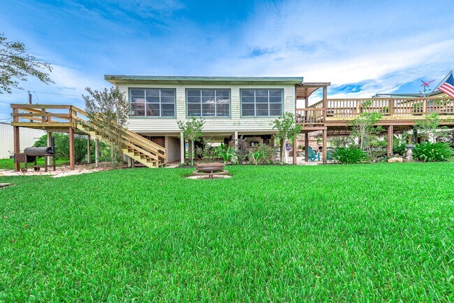 Building Photo - 325 Palm Dr