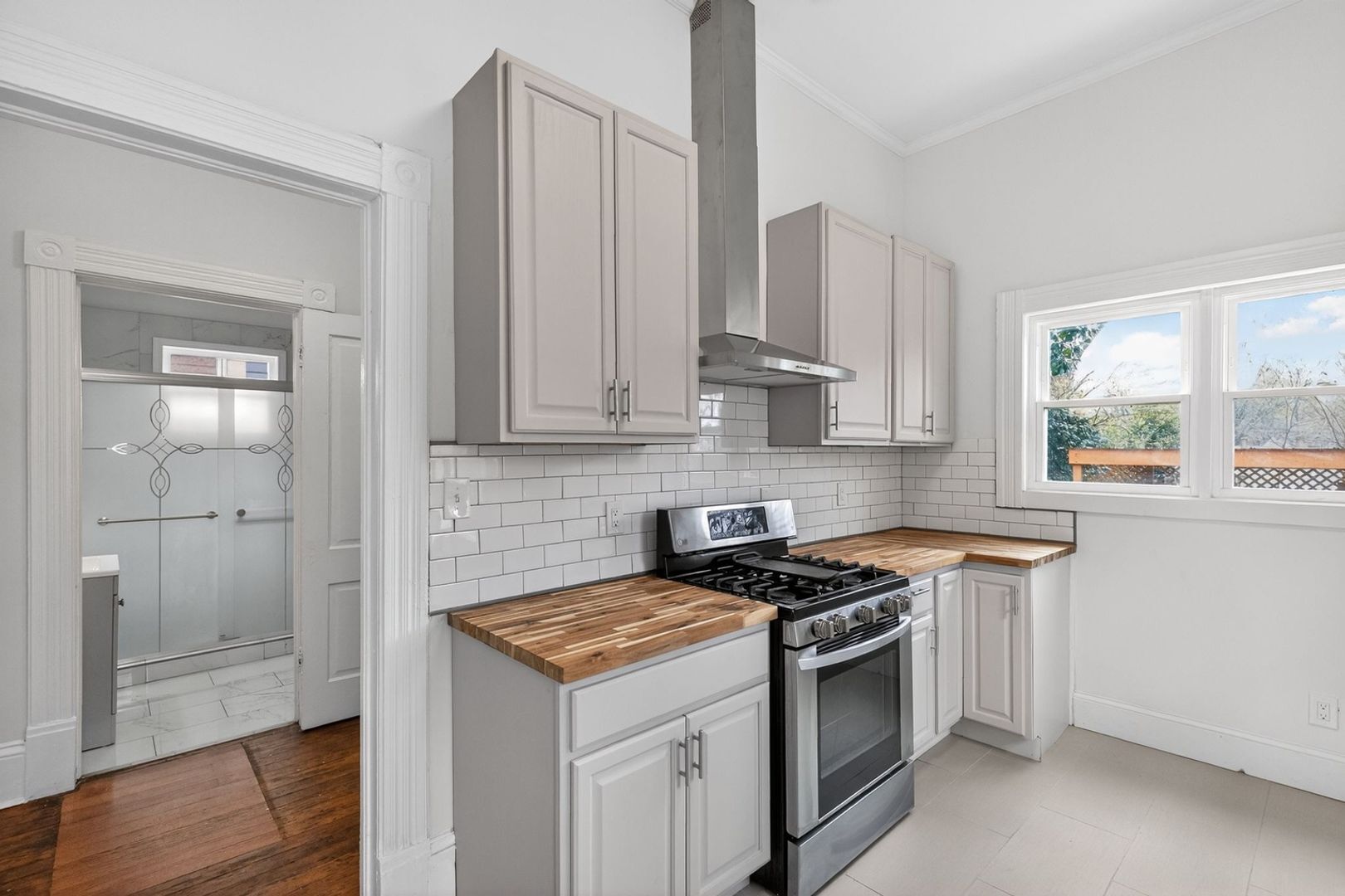 Building Photo - 321 Orleans St SE