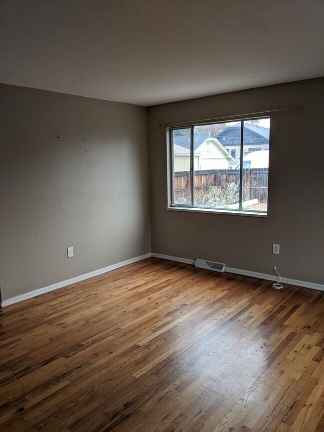 Building Photo - Osceola Duplex