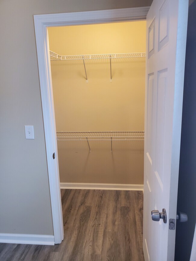 Closet in bedroom - 501 S Osteopathy Ave