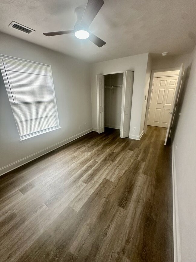 Building Photo - 1606 Parks Ave