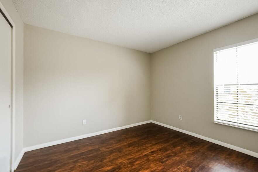 Building Photo - 1000 Dinero Dr