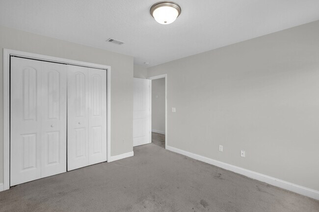 Building Photo - 721 Highgrove Ct