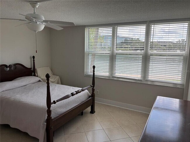 Building Photo - 7405 Bay Island Dr S