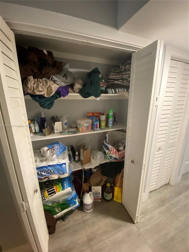 Building Photo - 8400 W Sample Rd