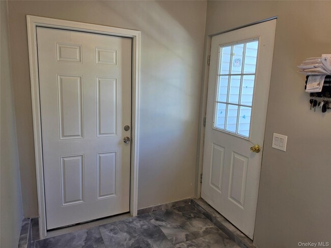 Building Photo - 373 Ehrhardt Rd