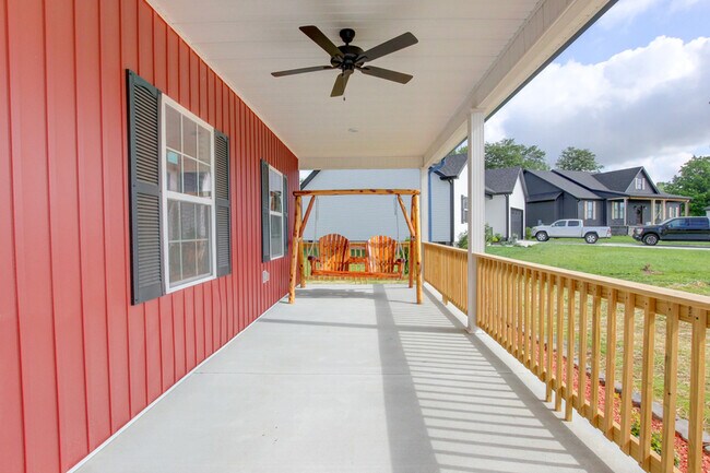 Building Photo - 135 Riverbend Dr