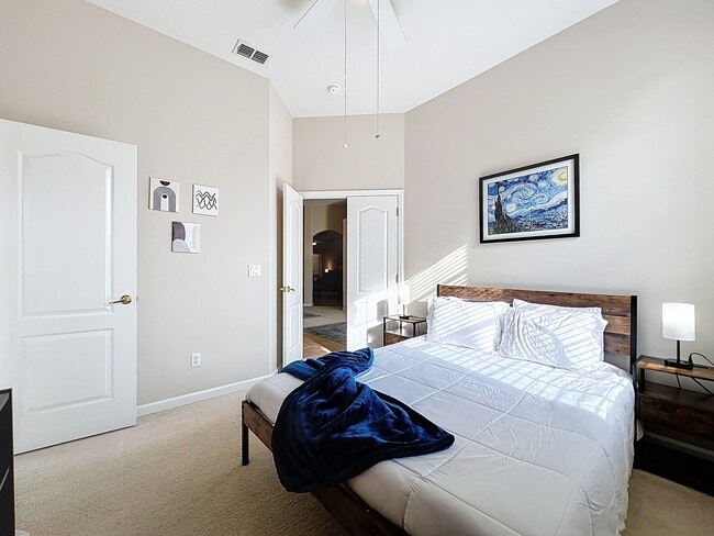 Building Photo - 518 Brighton Dr
