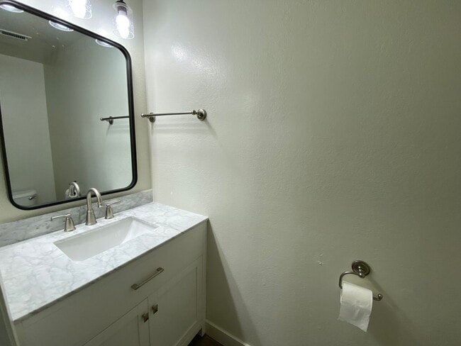 Building Photo - 1481 Parkway Dr