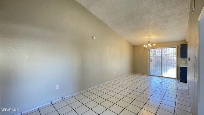 Building Photo - 11040 Sunshine Ct