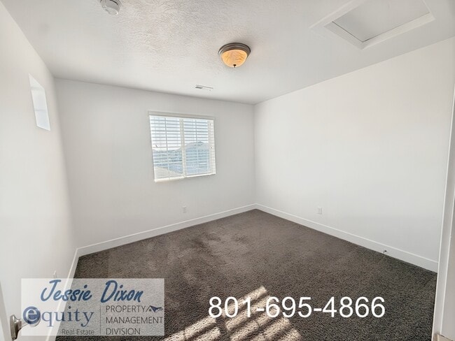 Building Photo - 1822 W Parkview Dr