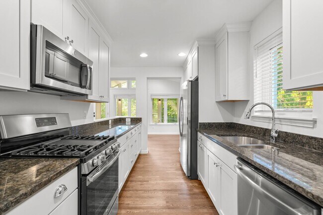 Building Photo - 3BR/4BA - Silver Spring Rambler on Quiet Cul-de-Sac Near Sligo Creek Park