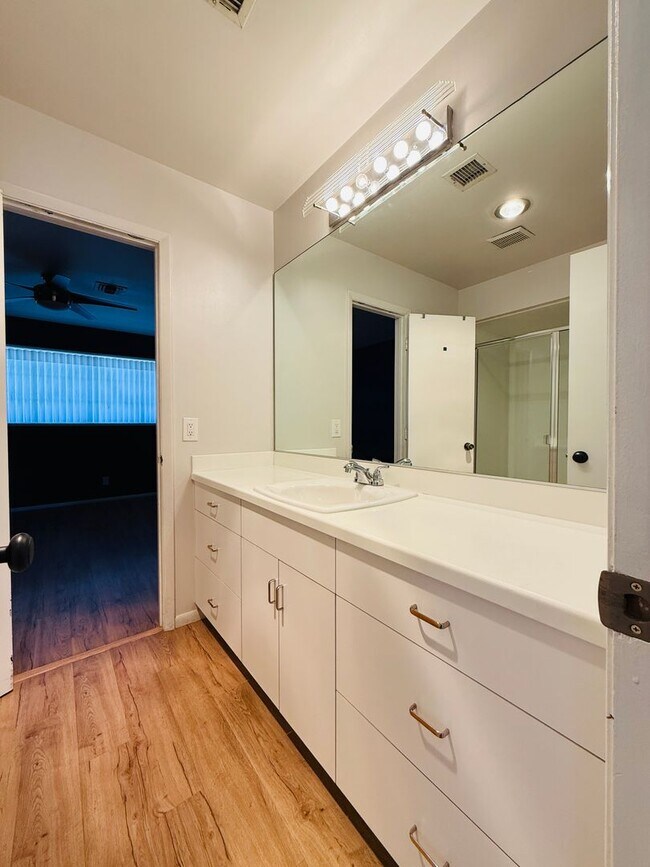 Building Photo - Classic McNeil Estates Ranch-style home-ALL UTILITIES, POOL AND LANDSCAPING INCLUDED WITH RENT!