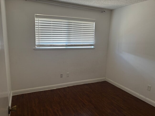 Building Photo - Nice Duplex in Cul-De-Sac