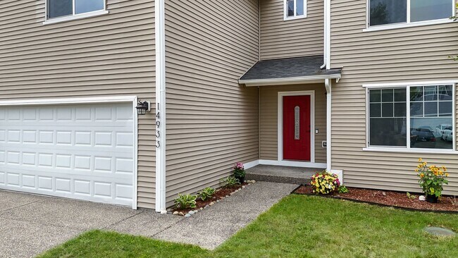 Building Photo - Spacious 5-Bedroom Home in Prime Yelm Loca...
