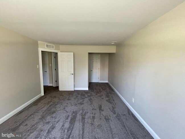 Building Photo - 167 Andover Pl