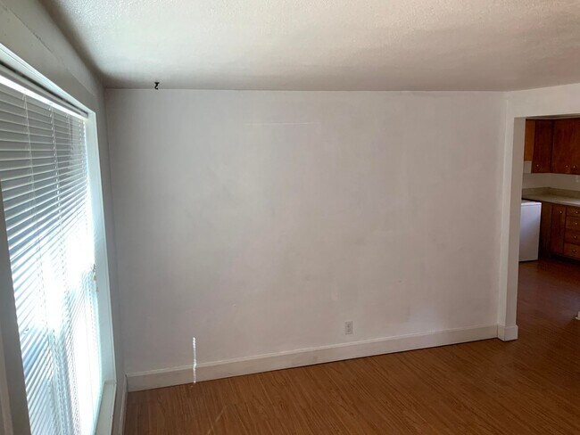 Building Photo - 2 Bedroom Duplex Near UO Campus and Downtown