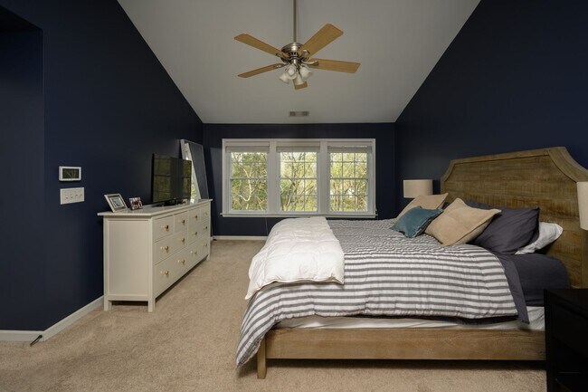 Building Photo - **UPDATED BRENTWOOD HOME THAT DOESN'T FEEL LIKE A RENTAL**