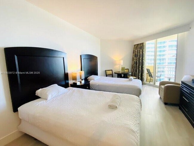 Building Photo - 17375 Collins Ave