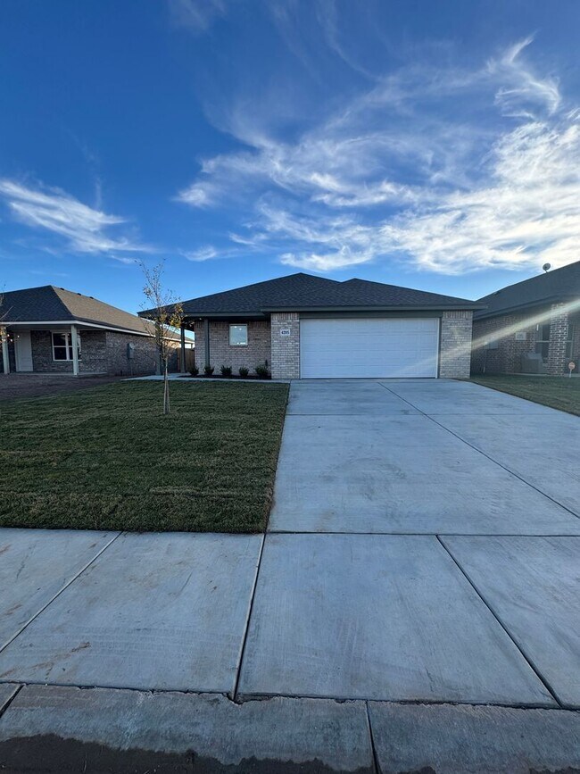 Building Photo - New build "Be the 1st to live THERE" 3/2/2 CISD 1/2 off special 1st month's rent