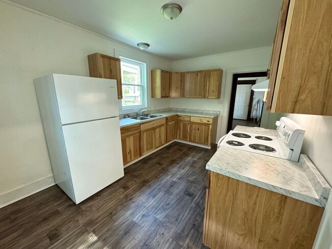 Building Photo - 5 Bedroom / 2 Bath House - Near SEMO's Cam...